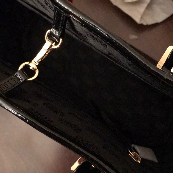 Michael Kors Jet Set Carry All Tote - Picture 6 of 8